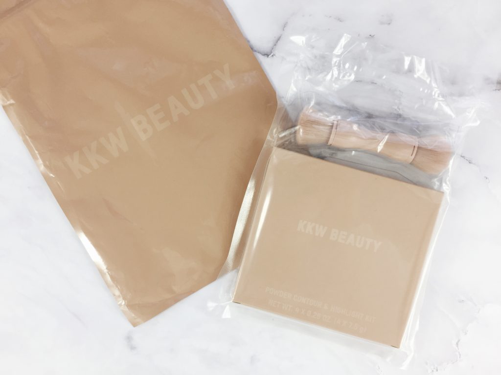 Hace unos meses Kim Kardashian lanzó su linea de belleza y como toda una beauty addict tenía que probar su primer producto, un set de contour sticks. Perfectos para cualquier tono de piel (pueden leer mi review aquí). Este primer lanzamiento de KKW Beauty me dejo fascinada y cuando me enteré que habría un segundo lanzamiento no dude en en conseguirlo. En esta ocasión se trata de sets de contour en polvo los cuales están diseñados para complementar cualquier tono de piel. Si están interesados en mi review sigan leyendo aquí abajo.