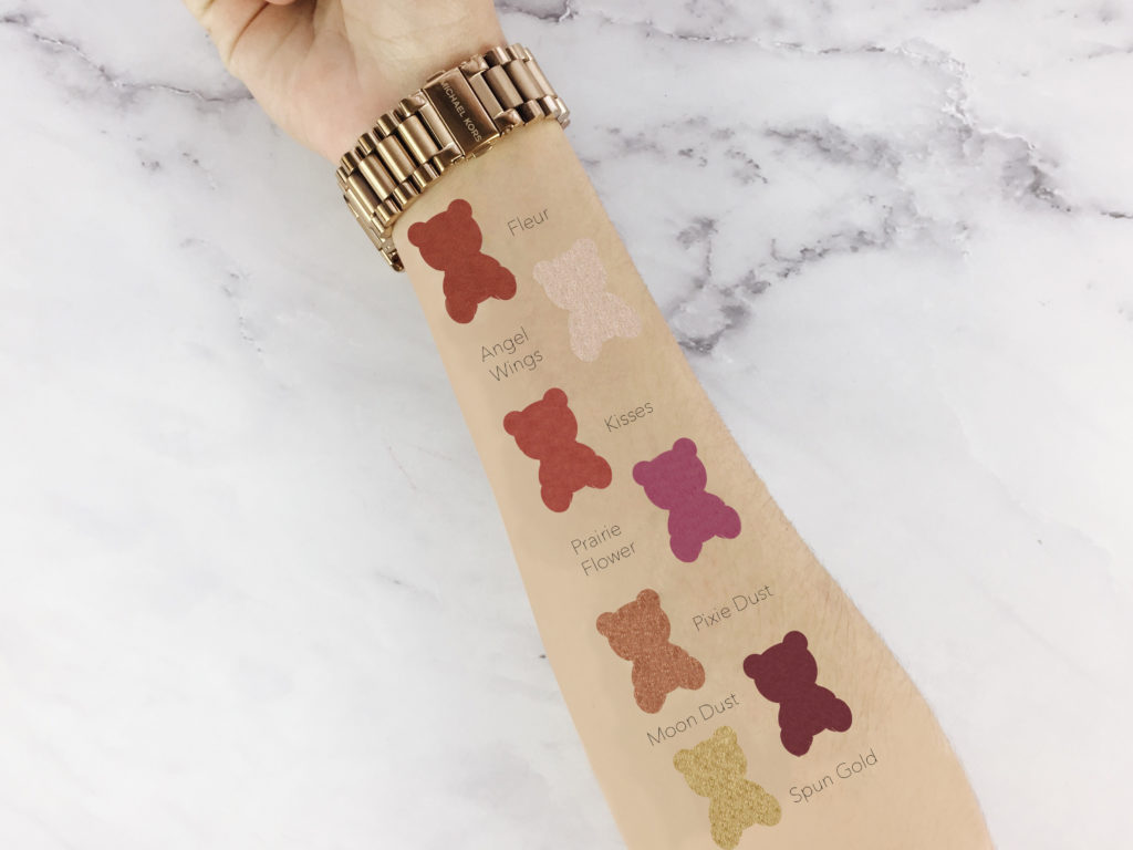 Aquí les dejo los swatches de la Bear eyeshadow Palette en mi brazo sin uso primer y sin difuminar. Estos tonos pueden variar dependiendo de su tono de piel.