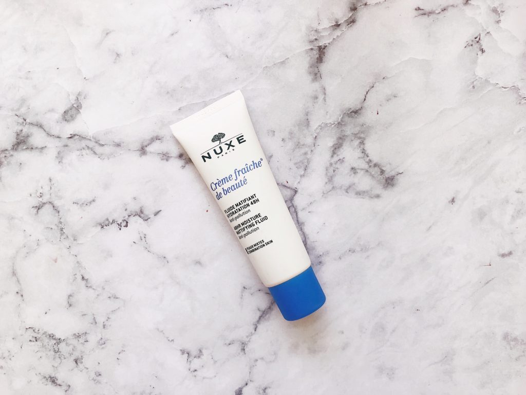 Créeme fraîche de beauté Mattifying Fluid de Nuxe Paris: La hidratante que más me ha ayudado es esta crema de Nuxe que me encanta porque es muy ligera de usar e hidrata muchísimo (hasta por 48 horas) y la piel se siente fresca y matificada. Lo mejor es que podemos usarla por el día y la noche así que con una sola crema tenemos nuestra rutina completa.