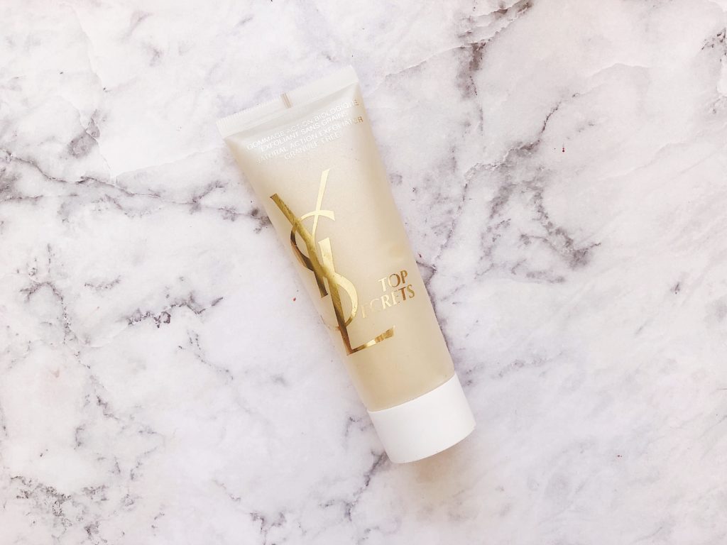 Natural Action Exfoliator Granule Free de YSL:  Una de mis preocupaciones más grandes era como exfoliar y mantener limpia mi piel si a su vez esta estaba muy sensible, como saben los exfoliantes no tienden a ser muy amables con nuestra piel y tienden a irritarla; es por esto que mi mejor aliada es este exfoliarte de YSL el cual es súper gentil, no tiene granos y tiene 3 fases de activación. Lo que más me ha gustado es que deja mi piel suave, limpia y brillante sin necesidad de lastimarla. Este es un producto que debe ser aplicado con calma debido a que necesitamos trabajarlo para ver sus magníficos resultados.