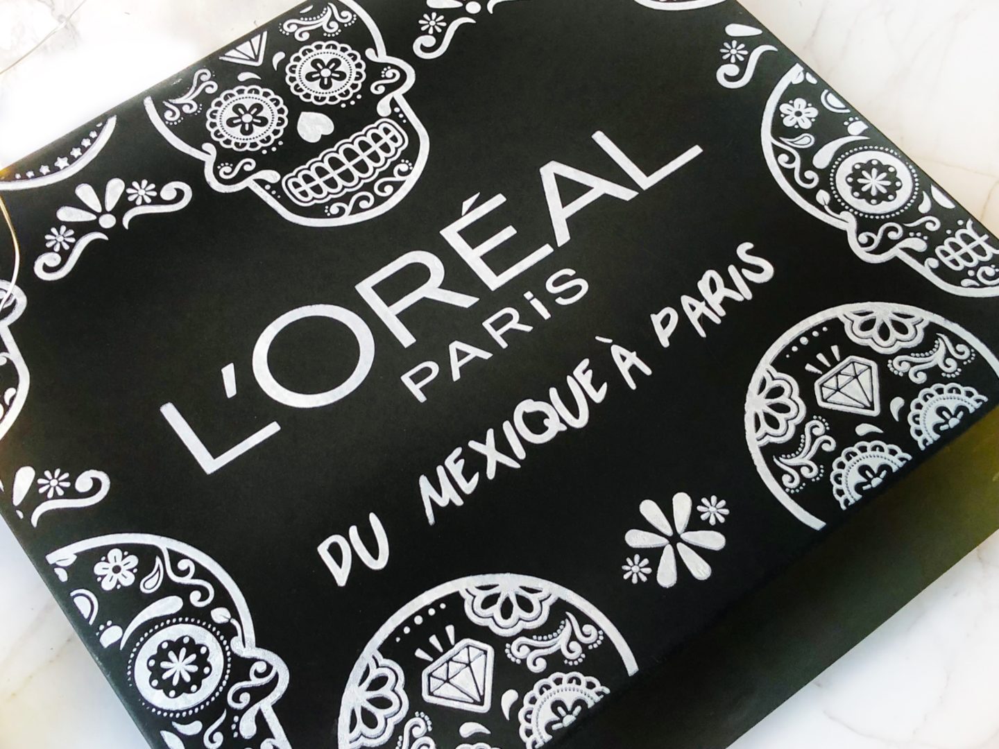 Una de mis marcas favoritas low-cost es L’Oreal, porque tiene productos increíbles a precios muy accesibles. Se trata de una empresa francesa que cuenta con con su sede en Paris. 