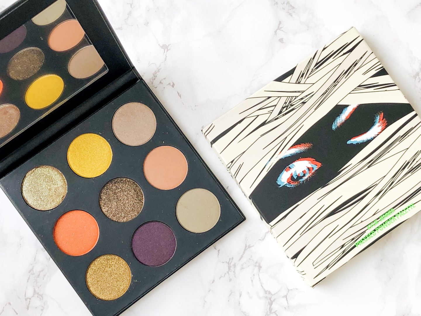 Collection Palette  Esta paleta incluye 9 tonos cálidos que para mi son otoñales pero no totalmente para crear looks de Halloween. Los mejor pigmentados son los matte y los metálicos, los satinados no fueron mis preferidos. Además hay que tener cuidado porque las sombras viene un poco frágiles.