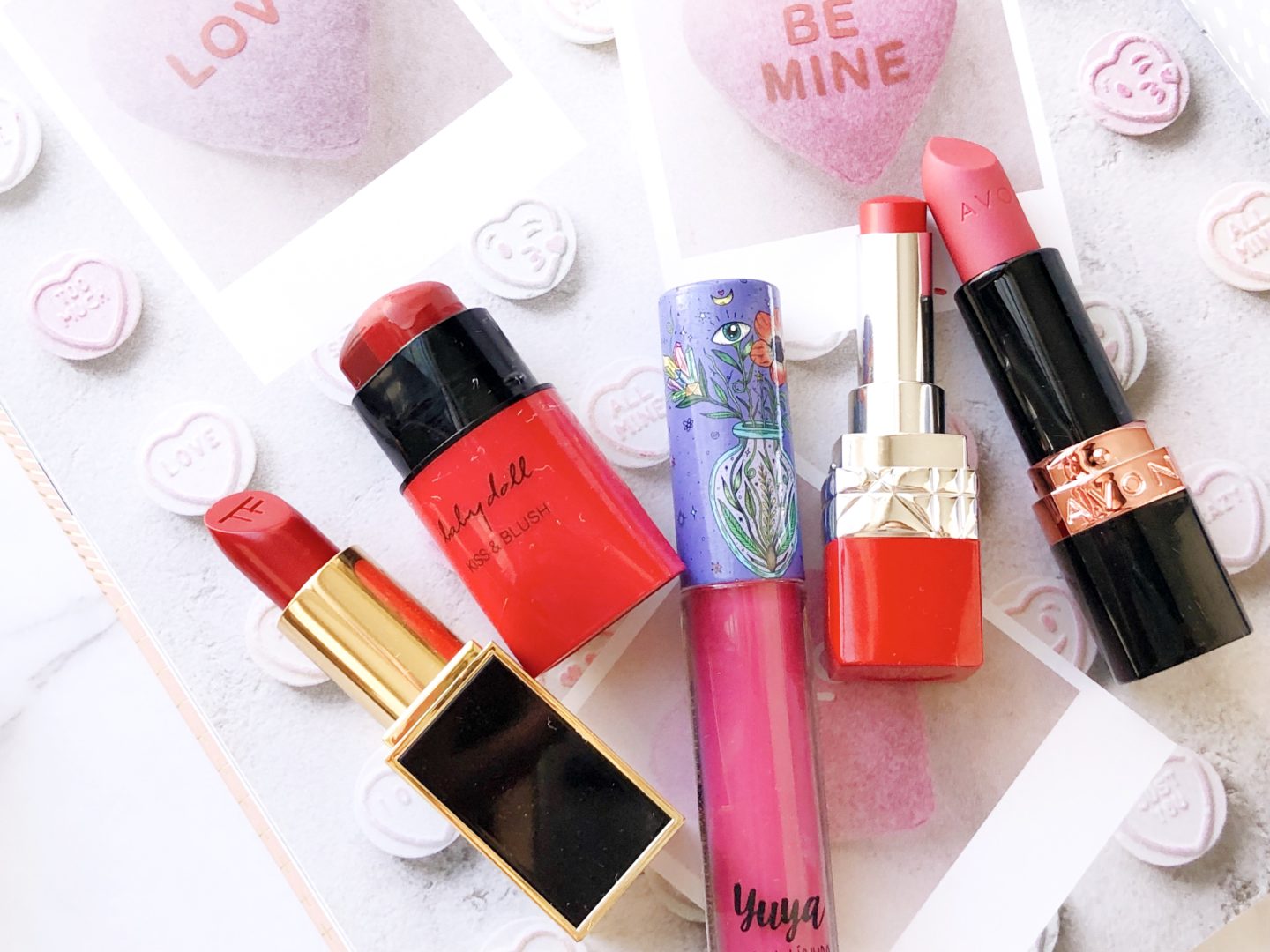 Si ya me conocen saben que no puedo vivir sin labiales, y siempre que puedo me encanta compartir esta pasión con ustedes. Es por eso que en esta ocasión decidí platicarles de mis top 5 labiales para San Valentín.